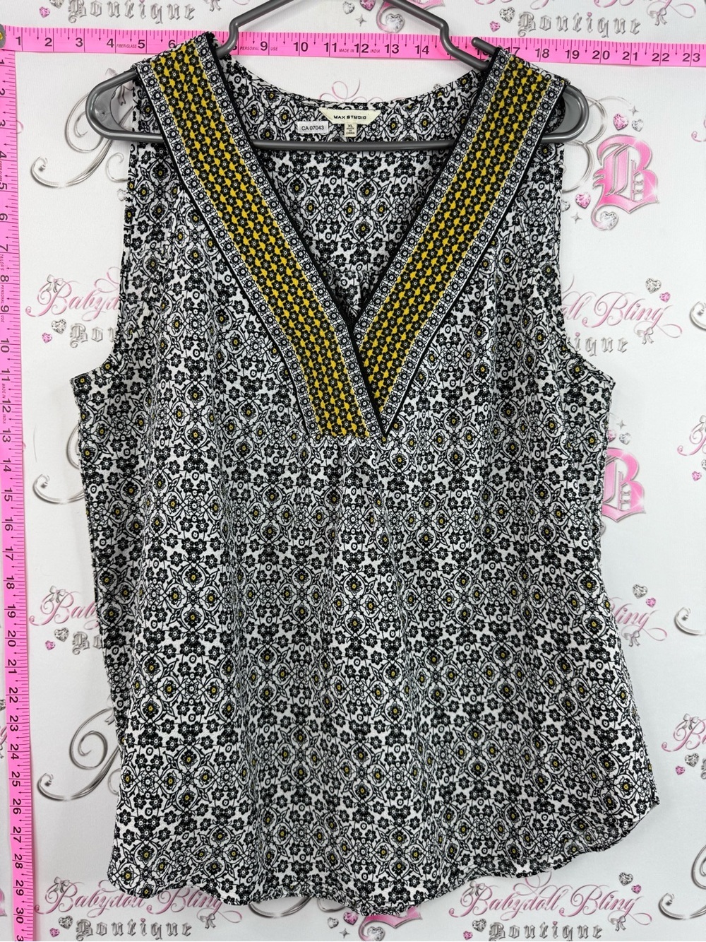 Max Studio tank top flowers Black & Yellow Patterned V-Neck Sleeveless Camisole